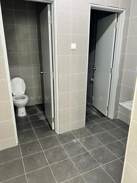 Semi-D Factory for Rent in Klang (Selangor) - Vivian Lee Fun - Bathroom - PropertyGuru.com.my