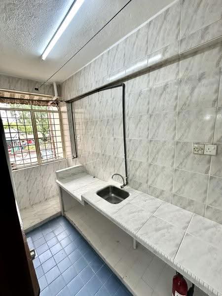 Pangsapuri untuk Dijual di Subang Perdana Goodyear Court 8 - Carlson Chee - Kitchen - PropertyGuru.com.my