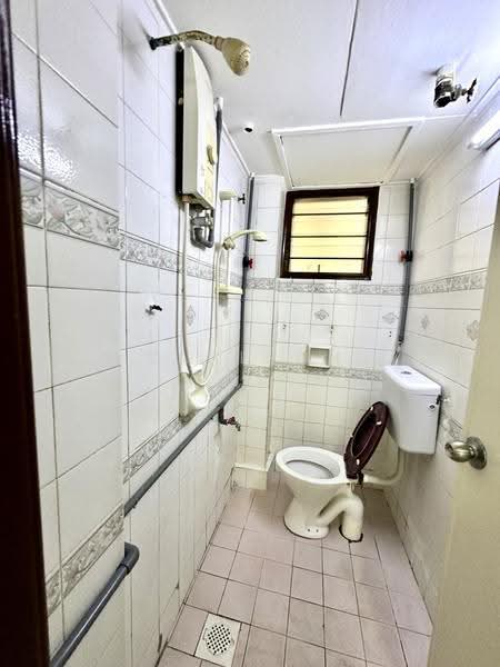 Pangsapuri untuk Dijual di Subang Perdana Goodyear Court 8 - Carlson Chee - Bathroom - PropertyGuru.com.my