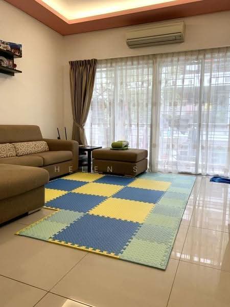 Kondominium untuk Dijual di Bayan Villa, Seri Kembangan - Helen Saw - Living Room - PropertyGuru.com.my
