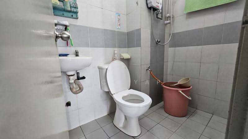 Pangsapuri untuk Dijual di 162 Residency - Jack Yap - Bathroom - PropertyGuru.com.my