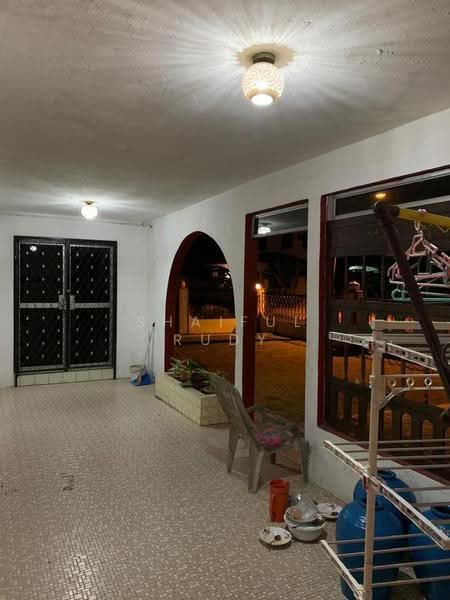 Bungalow House for Sale in Kampung Melayu (Kluang) - Shaiful Rudy - PropertyGuru.com.my