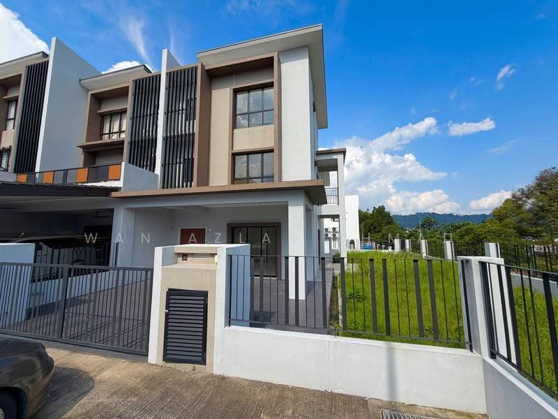 3-storey Terraced House for Sale in Ukay Bistari (Ulu Kelang) - Wan Azlan Ahmad - Exterior - PropertyGuru.com.my
