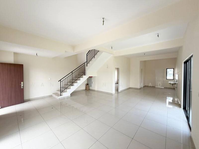 3-storey Terraced House for Sale in Ukay Bistari (Ulu Kelang) - Wan Azlan Ahmad - Living Room - PropertyGuru.com.my