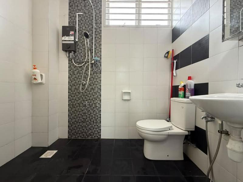 Rumah Teres 2-Tingkat untuk Dijual di Taman Pelangi Semenyih 2 (Semenyih) - TZE YEE - Bathroom - PropertyGuru.com.my