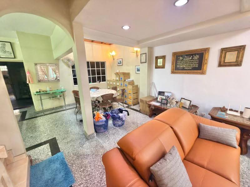 Rumah Teres 2.5-Tingkat untuk Dijual di Seksyen 17 (Petaling Jaya) - Wan Azlan Ahmad - Living Room - PropertyGuru.com.my