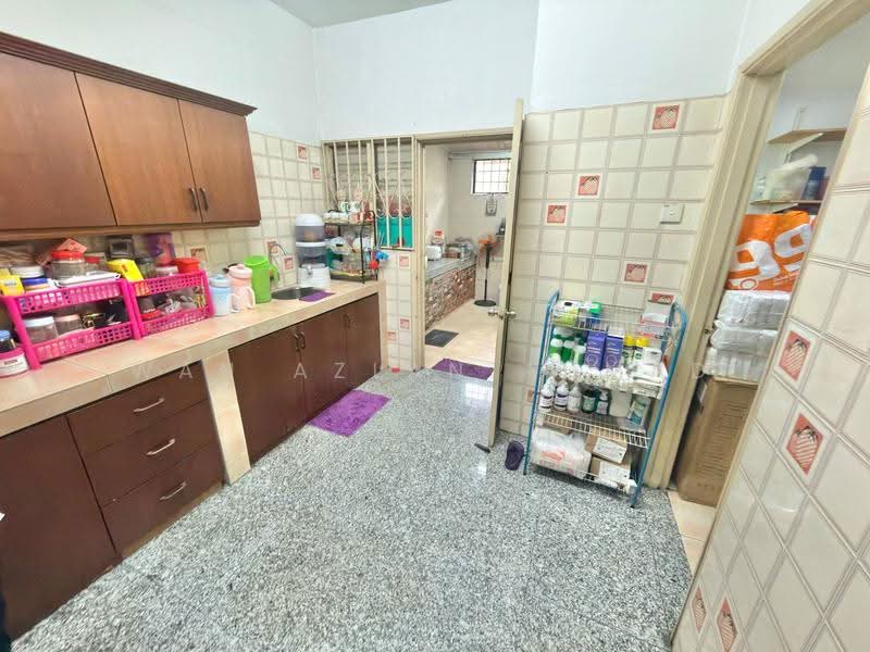 Rumah Teres 2.5-Tingkat untuk Dijual di Seksyen 17 (Petaling Jaya) - Wan Azlan Ahmad - Kitchen - PropertyGuru.com.my
