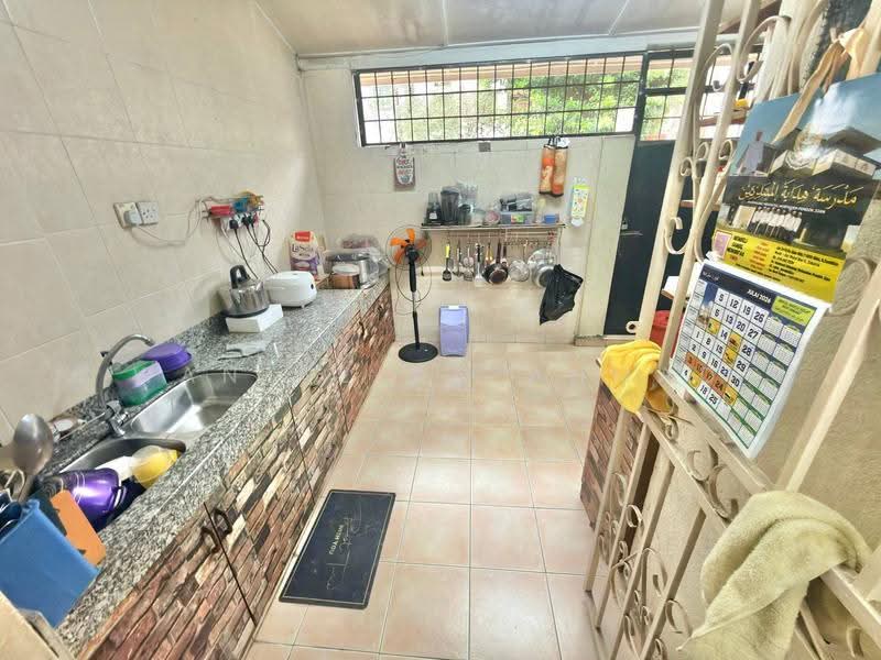 Rumah Teres 2.5-Tingkat untuk Dijual di Seksyen 17 (Petaling Jaya) - Wan Azlan Ahmad - Kitchen - PropertyGuru.com.my