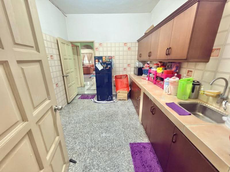 Rumah Teres 2.5-Tingkat untuk Dijual di Seksyen 17 (Petaling Jaya) - Wan Azlan Ahmad - Kitchen - PropertyGuru.com.my