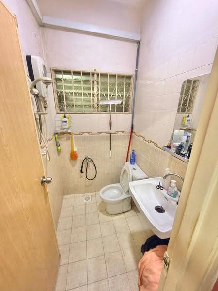Rumah Teres 2.5-Tingkat untuk Dijual di Seksyen 17 (Petaling Jaya) - Wan Azlan Ahmad - Bathroom - PropertyGuru.com.my