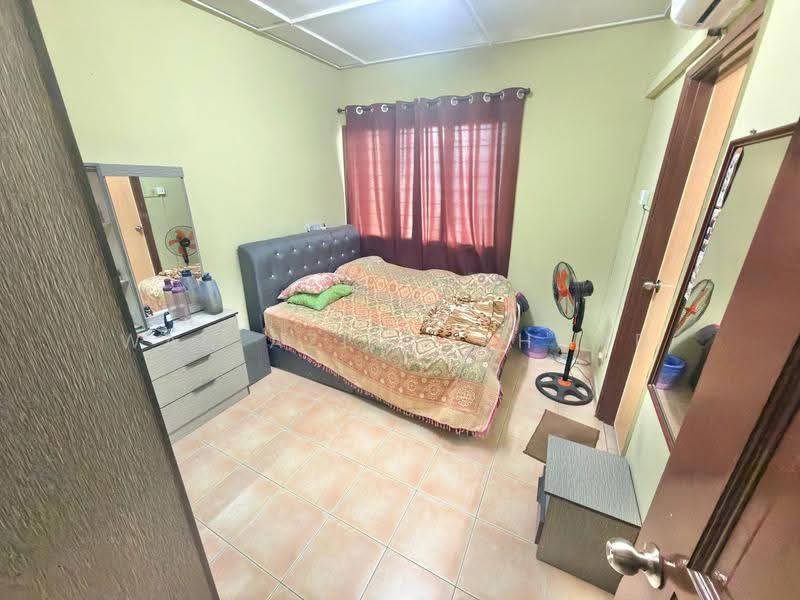 Rumah Teres 2.5-Tingkat untuk Dijual di Seksyen 17 (Petaling Jaya) - Wan Azlan Ahmad - Bedroom - PropertyGuru.com.my