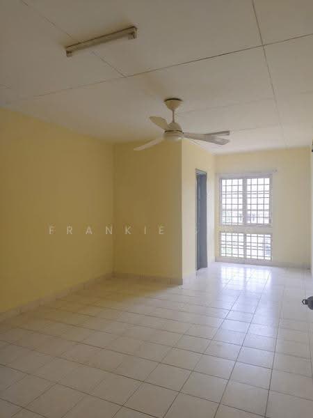 Pangsapuri untuk Disewa di Suria Apartment - Frankie Sing - Living Room - PropertyGuru.com.my