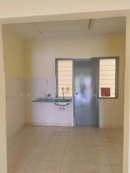 Pangsapuri untuk Disewa di Suria Apartment - Frankie Sing - Kitchen - PropertyGuru.com.my