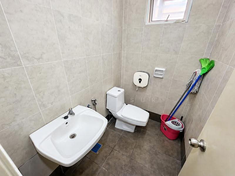 Shop for Rent in Pju 5 (Kota Damansara) - Lee Jo Surf - Bathroom - PropertyGuru.com.my