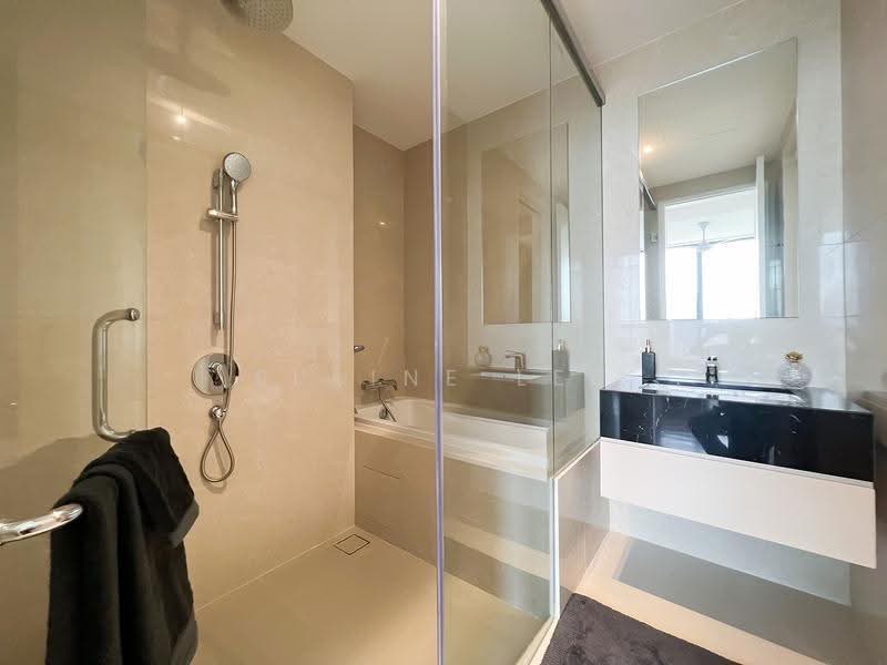 Kediaman Servis untuk Dijual di Pavilion Ceylon Hill - Elaine Lee - Bathroom - PropertyGuru.com.my