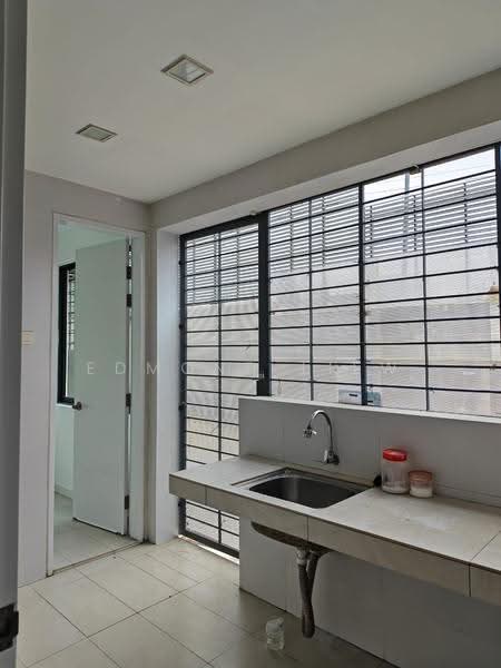Rumah Teres 2-Tingkat untuk Disewa di Taman Seri Segar (Semenyih) - Edmond Liew - Kitchen - PropertyGuru.com.my