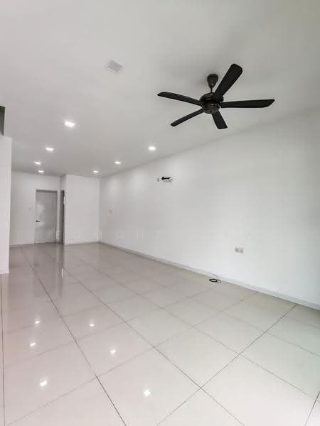 Rumah Teres 2-Tingkat untuk Disewa di Taman Seri Segar (Semenyih) - Edmond Liew - Living Room - PropertyGuru.com.my