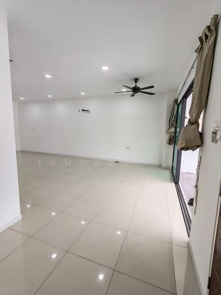 Rumah Teres 2-Tingkat untuk Disewa di Taman Seri Segar (Semenyih) - Edmond Liew - Living Room - PropertyGuru.com.my