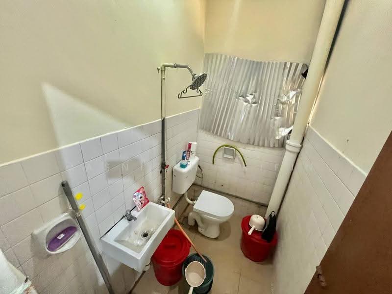 2-storey Terraced House for Sale in Taman Cempaka (Ampang) - Masnizah Arifin - Bathroom - PropertyGuru.com.my
