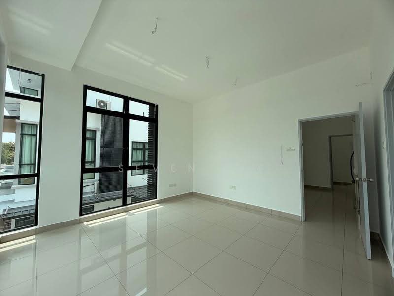 Rumah Kluster untuk Dijual di Taman Mutiara Mas (Skudai) - Seven Tay - Living Room - PropertyGuru.com.my