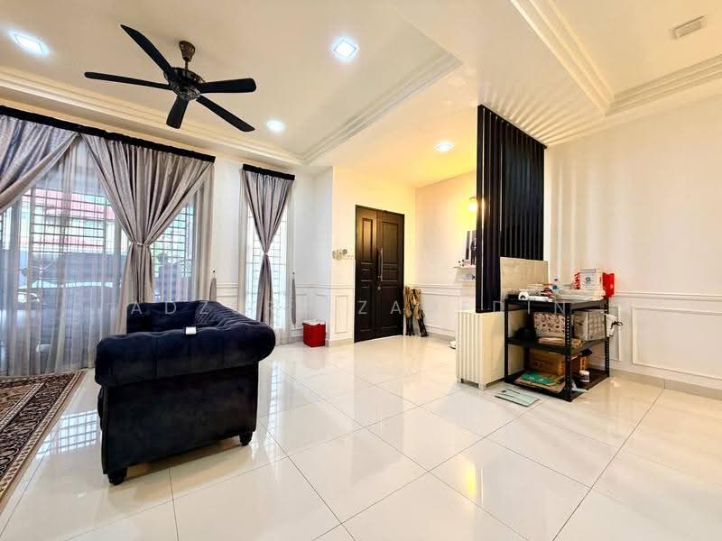 Rumah Teres 2-Tingkat untuk Dijual di D'Kayangan (Shah Alam) - Adzura Zamedin - Living Room - PropertyGuru.com.my