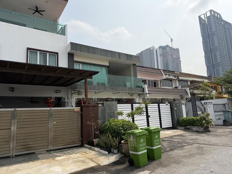Rumah Teres 2-Tingkat untuk Dijual di Sri Petaling (Kuala Lumpur) - Robin Tchong - Exterior - PropertyGuru.com.my