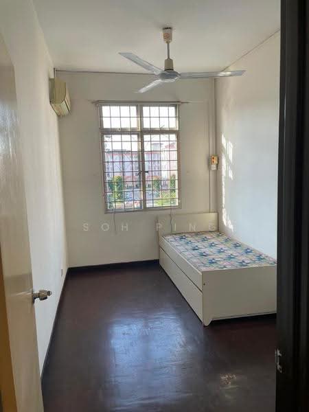 Pangsapuri untuk Dijual di Subang Perdana Goodyear Court 8 - Soh Ping - Bedroom - PropertyGuru.com.my