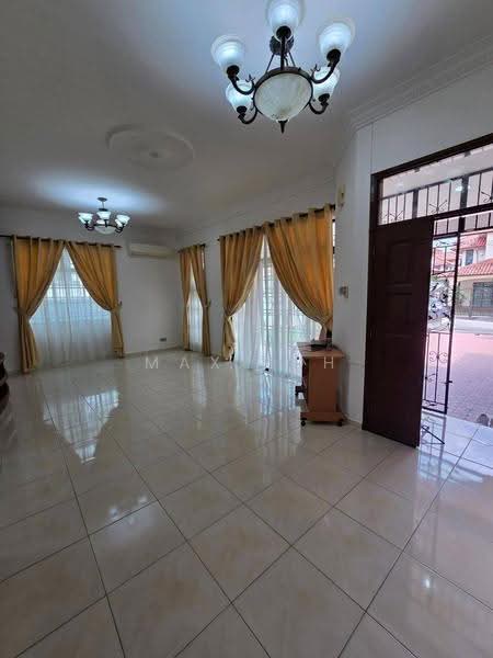 Rumah Berkembar untuk Disewa di Taman Perling (Perling) - Max Loh - Living Room - PropertyGuru.com.my