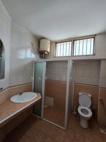 Rumah Berkembar untuk Disewa di Taman Perling (Perling) - Max Loh - Bathroom - PropertyGuru.com.my