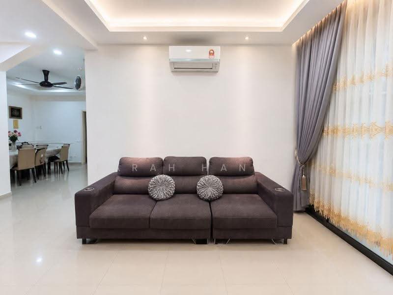 Townhouse for Rent in Bangi (Selangor) - Farah Hanan - Living Room - PropertyGuru.com.my