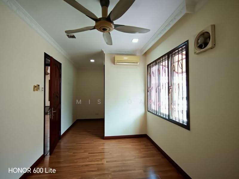 Semi-Detached House for Sale in Taman Naga Emas (Salak South) - Miss Gan - Interior - PropertyGuru.com.my