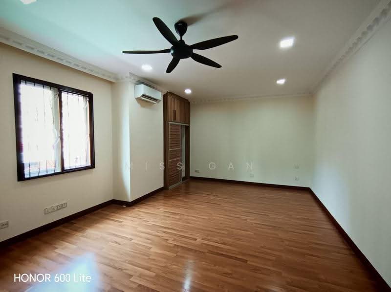 Semi-Detached House for Sale in Taman Naga Emas (Salak South) - Miss Gan - Bedroom - PropertyGuru.com.my