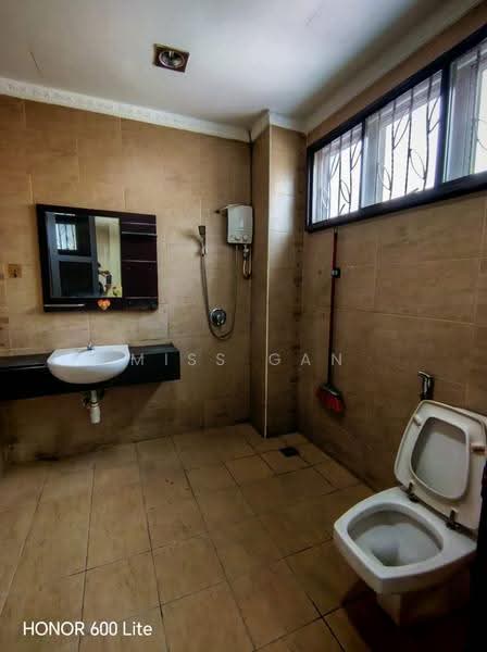Semi-Detached House for Sale in Taman Naga Emas (Salak South) - Miss Gan - Bathroom - PropertyGuru.com.my