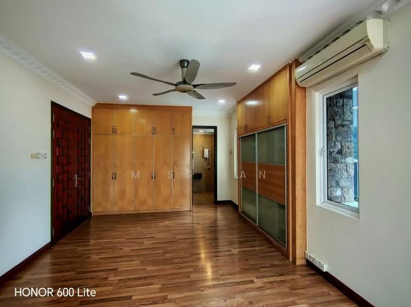 Semi-Detached House for Sale in Taman Naga Emas (Salak South) - Miss Gan - Bedroom - PropertyGuru.com.my