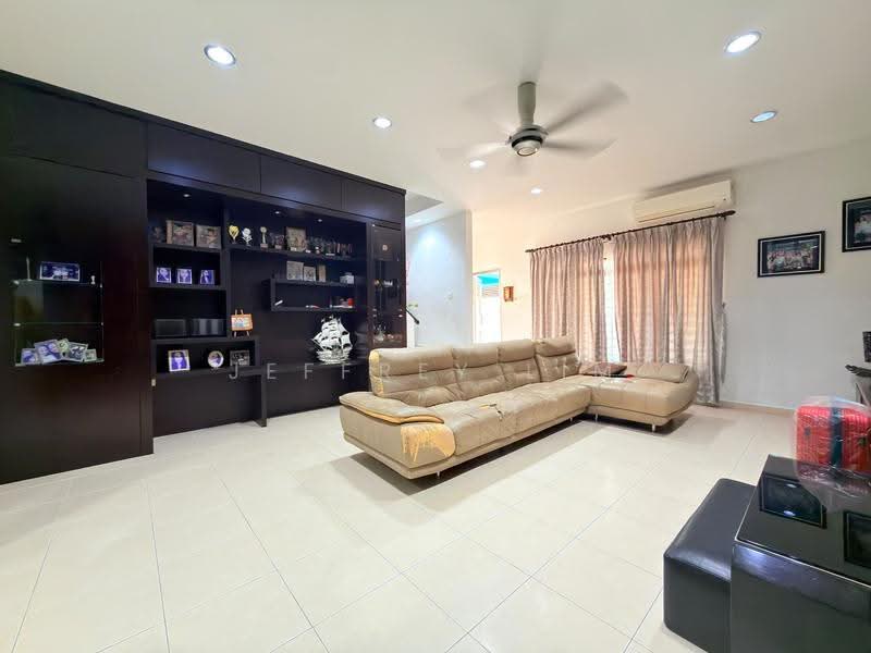 Rumah Teres 2-Tingkat untuk Dijual di Taman Pulai Flora (Skudai) - Jeffrey Lim - Living Room - PropertyGuru.com.my
