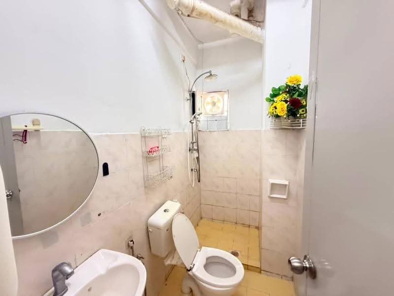 Pangsapuri untuk Disewa di Pangsapuri Mawar - Maya Myra - Bathroom - PropertyGuru.com.my
