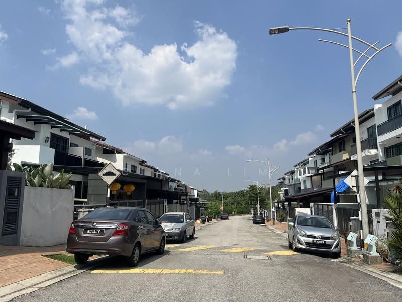 Rumah Teres 3-Tingkat untuk Dijual di Taman Bayu Damansara (Petaling Jaya) - Ciana Lim - Exterior - PropertyGuru.com.my