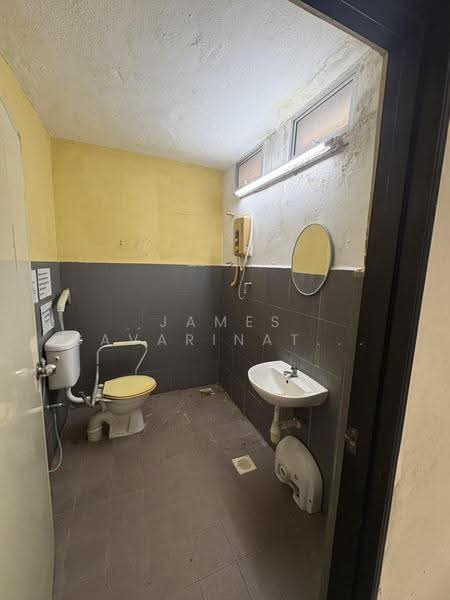 1-storey Terraced House for Sale in Taman Cuepacs (Cheras) - James Savarinathan - Bathroom - PropertyGuru.com.my