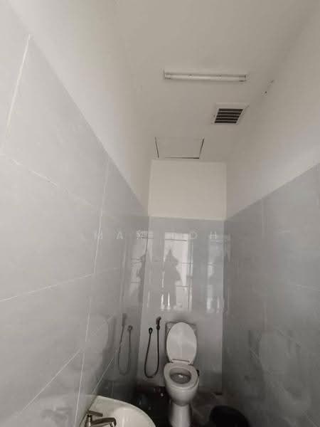 Semi-D Factory for Rent in Taman Perindustrian Desa Plentong (Masai) - Max Loh - Bathroom - PropertyGuru.com.my