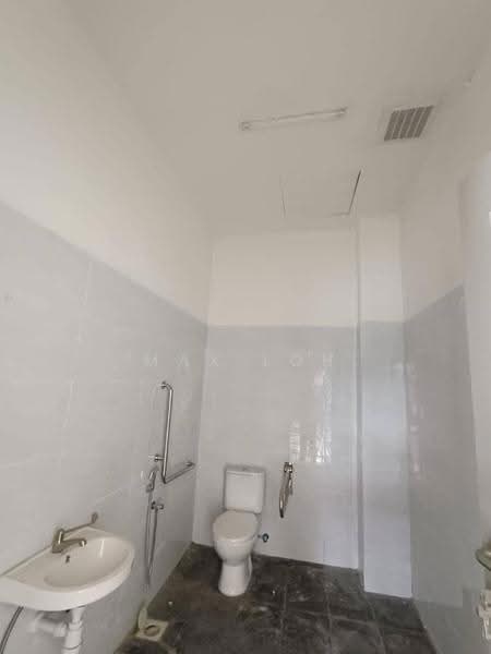 Semi-D Factory for Rent in Taman Perindustrian Desa Plentong (Masai) - Max Loh - Bathroom - PropertyGuru.com.my