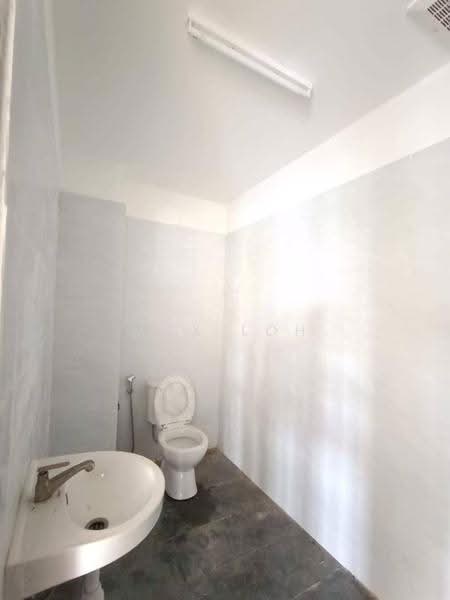 Semi-D Factory for Rent in Taman Perindustrian Desa Plentong (Masai) - Max Loh - Bathroom - PropertyGuru.com.my