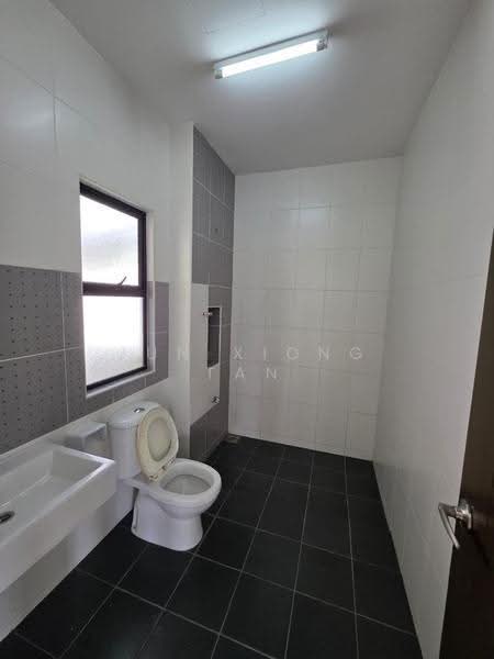 Rumah Berkembar untuk Dijual di Taman Nusa Idaman (Iskandar Puteri (Nusajaya)) - Jun Xiong Tan - Bathroom - PropertyGuru.com.my