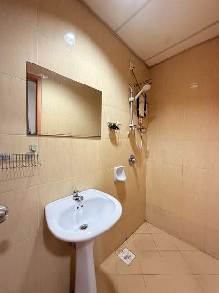 Pangsapuri untuk Disewa di Sri Samudera Apartment (Seaview Residence Suites) - Grace Yan - Bathroom - PropertyGuru.com.my