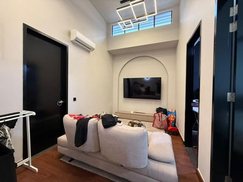 Rumah Teres 2-Tingkat untuk Dijual di Setia Tropika (Johor Bahru) - Olivia Ching - Living Room - PropertyGuru.com.my