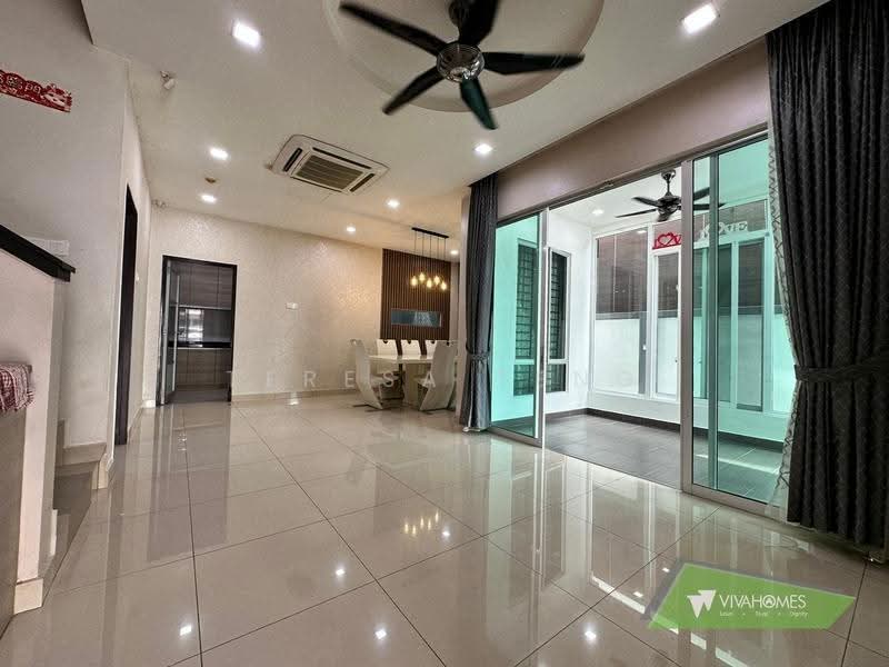 Cluster House for Sale in Bandar Parklands (Klang) - Teresa Teng - Living Room - PropertyGuru.com.my