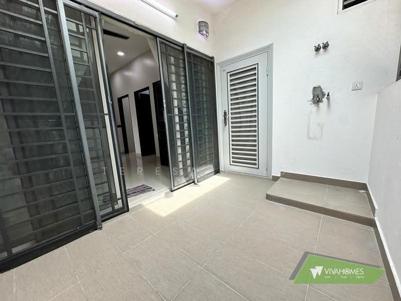 Cluster House for Sale in Bandar Parklands (Klang) - Teresa Teng - Entrance - PropertyGuru.com.my