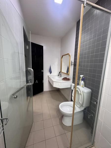 Kondominium untuk Disewa di Adora Courtyard Apartments - Kam Tong - Bathroom - PropertyGuru.com.my