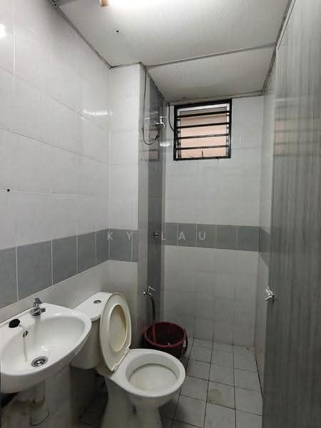 Pangsapuri untuk Disewa di 162 Residency - KY Lau - Bathroom - PropertyGuru.com.my