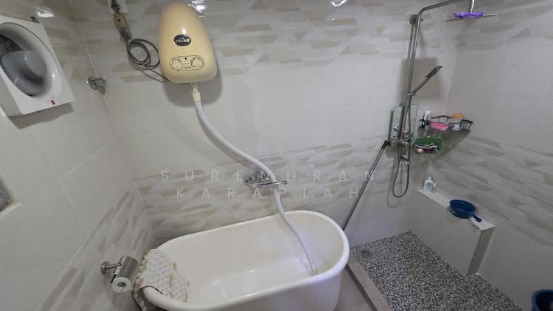 Semi-Detached House for Sale in Taman Wangi (Klang) - Surendran Karapiah - Bathroom - PropertyGuru.com.my