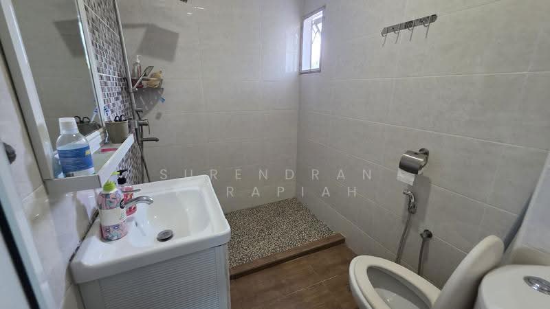 Semi-Detached House for Sale in Taman Wangi (Klang) - Surendran Karapiah - Bathroom - PropertyGuru.com.my